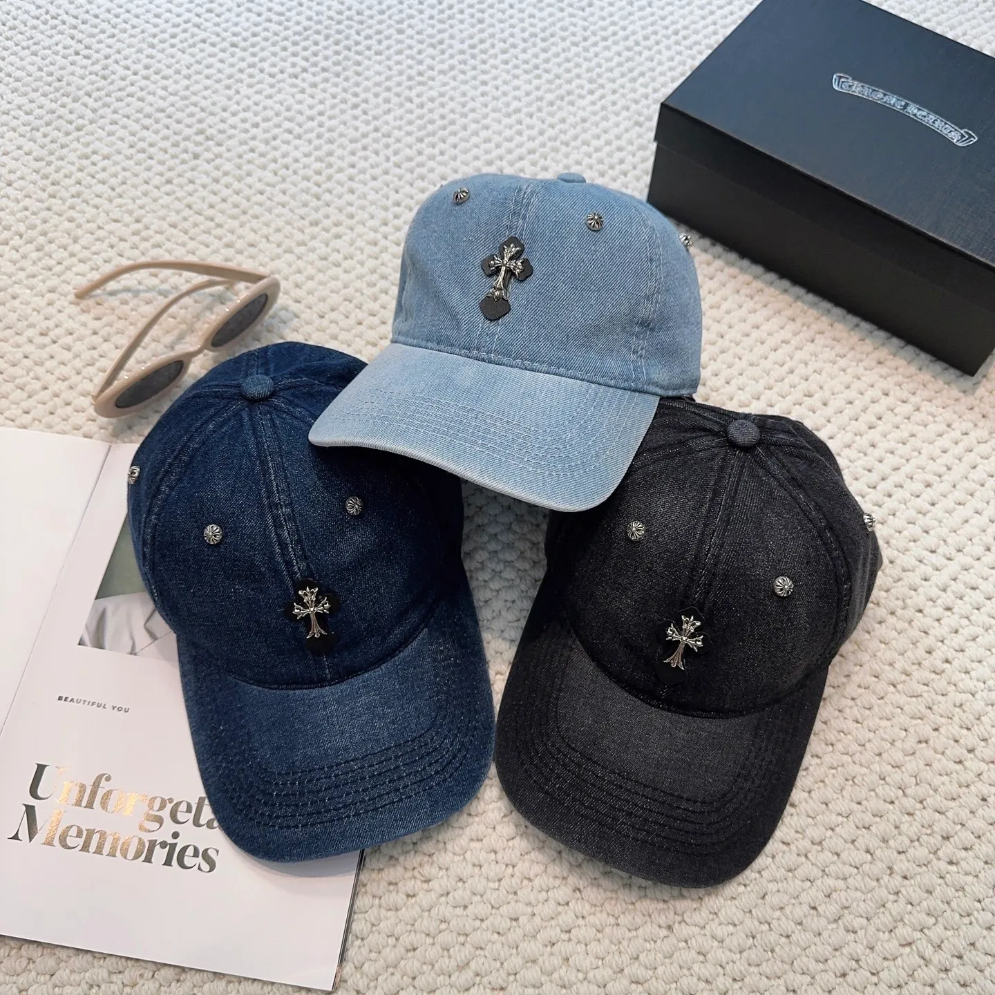 P60 Crow Heart 🆕🆕25 new washed denim baseball cap, personalized fashion classic cross logo, casual with a cool feeling, unisex style, same style for men and women! Very easy to match! Head circumference: 56-58cm is available